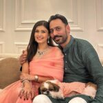 Simran Kaur Hundal Instagram - Happy Bandi Chhor Divas and happy Diwali 🪔🙏🏽 may we all be kind, spread peace, joy and stay humble 🙏🏽 sarbat da bhala 🙂 the world needs it. . . . . . . #simrankaur #simranhundal #simrankaurhundal #diwali #diwali2023 #bandichordivas #festivewear #couplephotography #indianwear #weddingwear