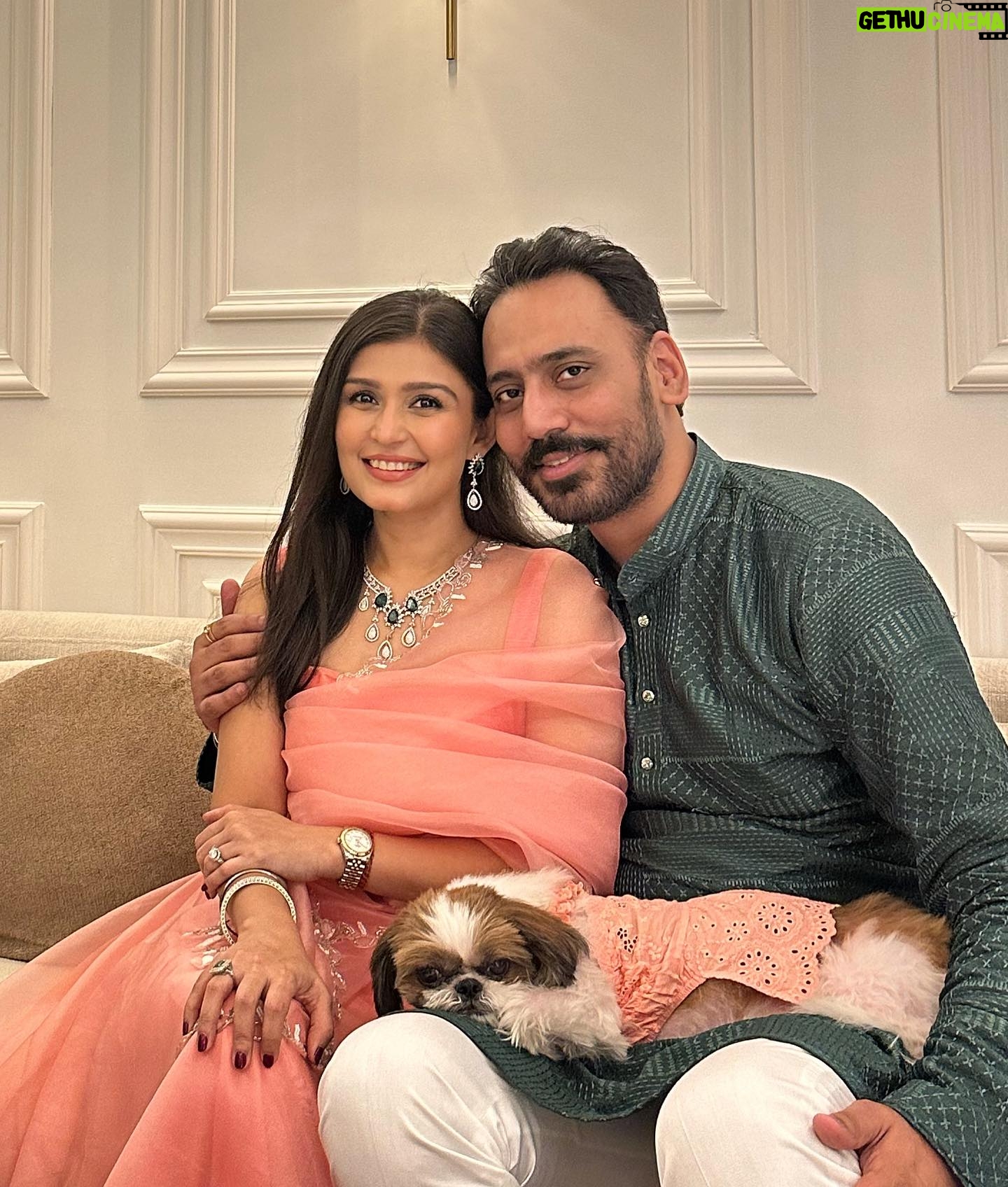 Simran Kaur Hundal - 4.6K Likes - Happy Bandi Chhor Divas and happy Diwali 🪔🙏🏽 may we all be kind, spread peace, joy and stay humble 🙏🏽 sarbat da bhala 🙂 the world needs it.
.
.
.
.
.
.
#simrankaur #simranhundal #simrankaurhundal #diwali #diwali2023 #bandichordivas #festivewear #couplephotography #indianwear #weddingwear