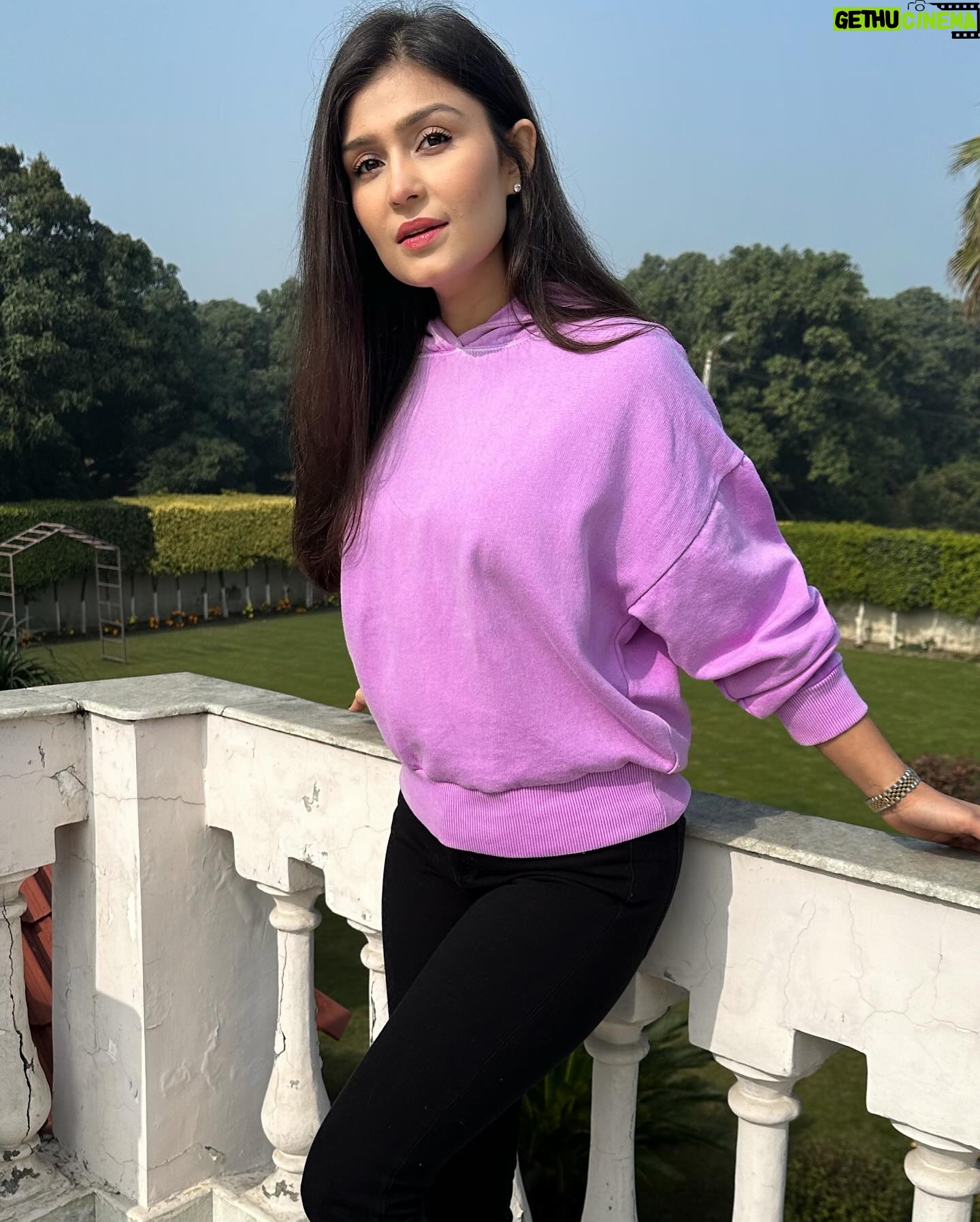 Simran Kaur Hundal Instagram - Missing Farm ❤️ the quiet and green life 🧿 . . . . . . . . . . #simrankaurhundal #simrankaur #simranhundal #farmlife #peaceful #happyplace #uggboots
