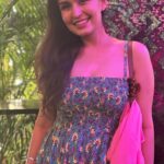 Simran Kaur Hundal Instagram - 🙂🤭 #simrankaur #simranhundal #simrankaurhundal