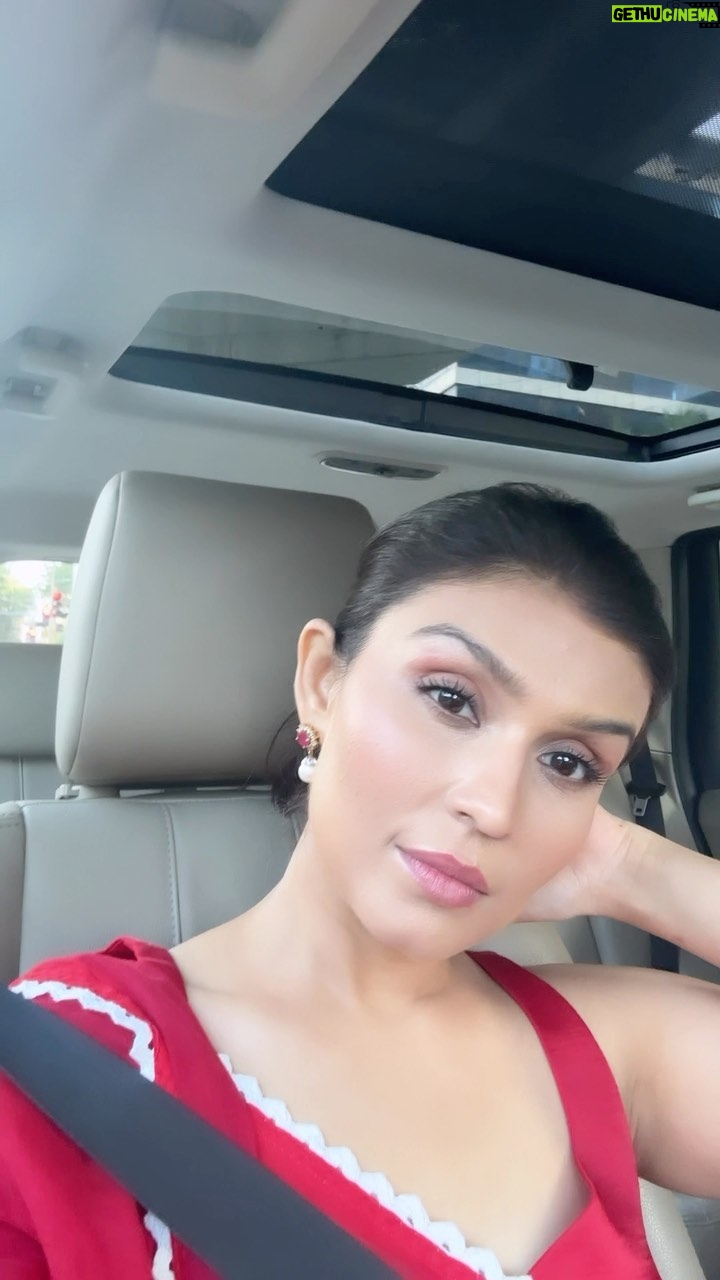 Simran Kaur Hundal Instagram - 🌹 . . . . . . . . . . . . . #simrankaurhundal #simranhundal #red #carselfie
