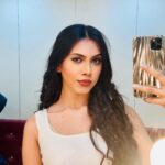 Simran Khan Instagram - Work stress makes me Glow more😉🤍✨ #straightfromthevanitytoyourheart . . . . . . . . #thoughtoftheday #wordsofwisdom #passion #workmore #loveyourself #shooting #upcoming #instagood #instadaily #picoftheday #actress #simrankhan