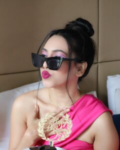 Simran Khan Instagram - Making wishes 17/06/2023✨ . . . . . . . . . . . . . . . . . . . . #birthdaypost #birthdaygirl #itsmybirthday #pictureoftheday #pink #outfit #fashionstyle #wishes #blessed #actress #simrankhan