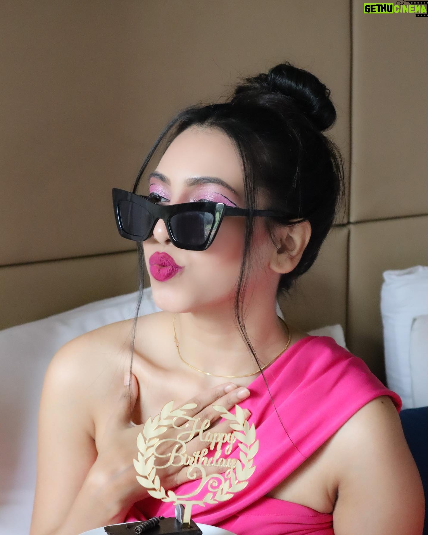 Simran Khan Instagram - Making wishes 17/06/2023✨ . . . . . . . . . . . . . . . . . . . . #birthdaypost #birthdaygirl #itsmybirthday #pictureoftheday #pink #outfit #fashionstyle #wishes #blessed #actress #simrankhan