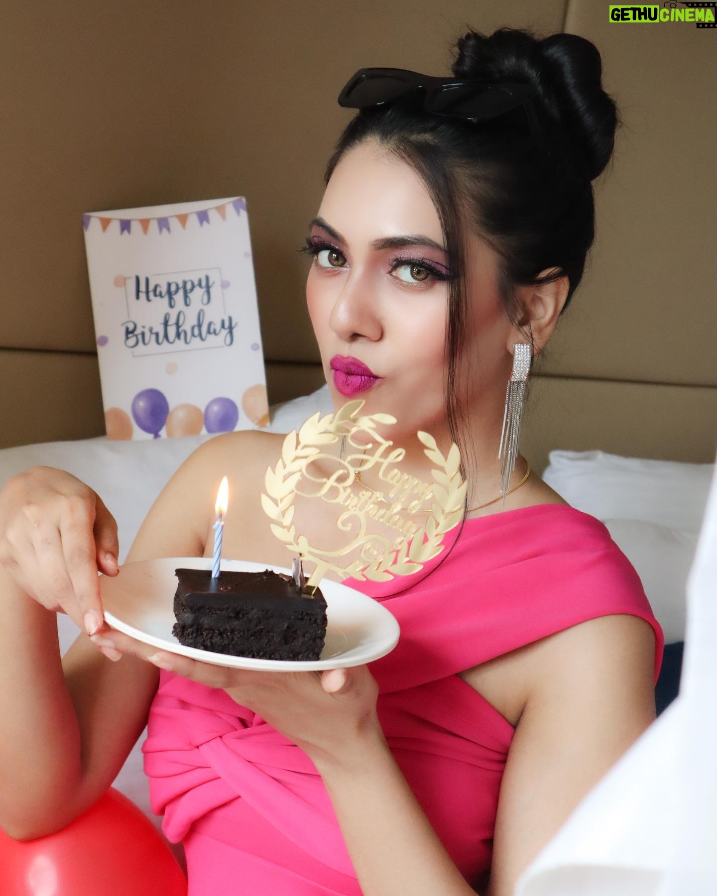 Simran Khan Instagram - Making wishes 17/06/2023✨ . . . . . . . . . . . . . . . . . . . . #birthdaypost #birthdaygirl #itsmybirthday #pictureoftheday #pink #outfit #fashionstyle #wishes #blessed #actress #simrankhan