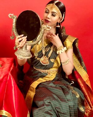 Simran Khan Instagram - Vanakkam and Namaskaram !
🥲
.
.
.
.
.
.
.
.
.
.
.
.
#traditional #postoftheday #picoftheday #photography #indian #southindian #southlook #photoshoot #instagood #instadaily #actress #simrankhan