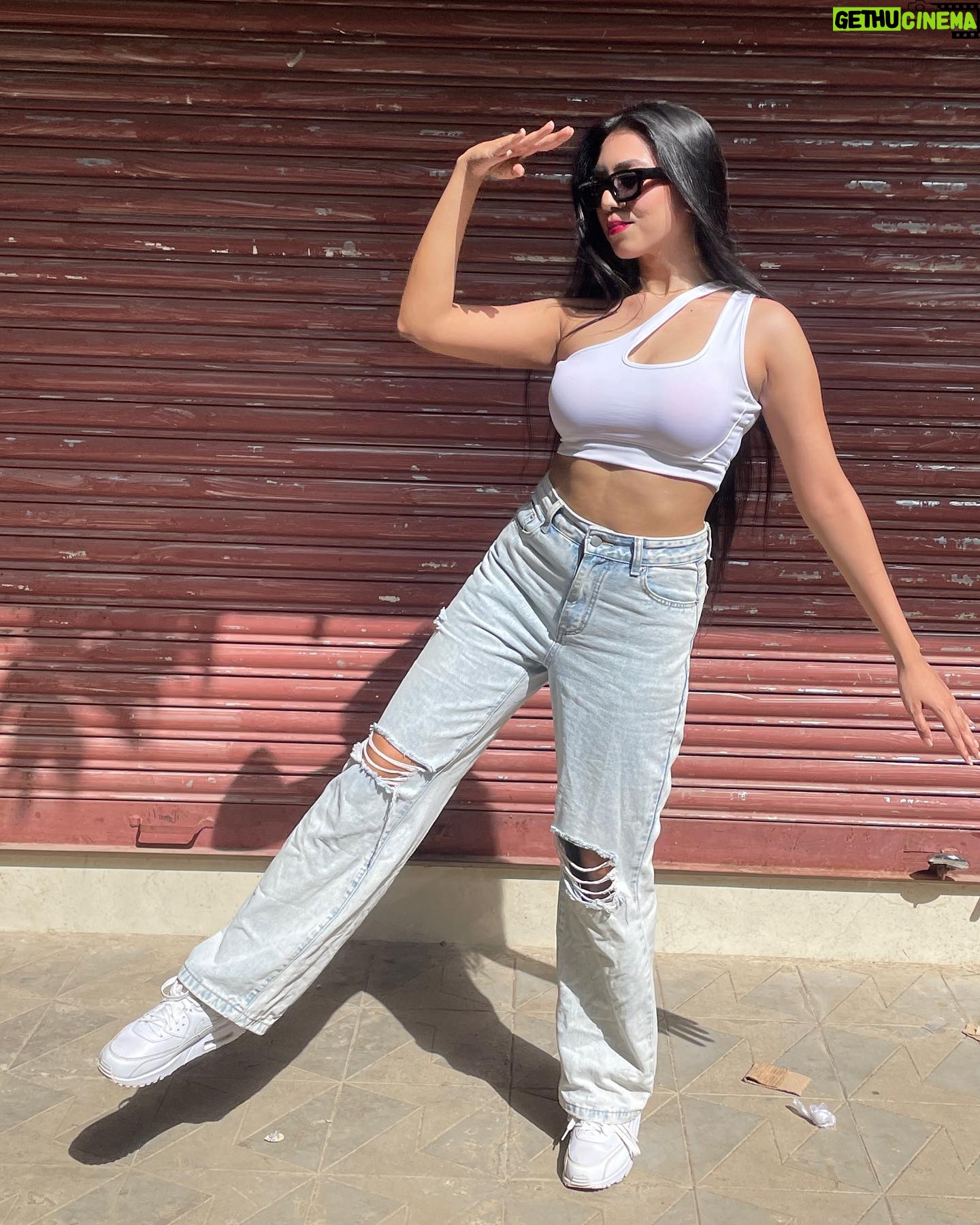 Simran Khan Instagram - the fit and the day☀️ . . . . . . . . . . . . . . . . #sunny #white #outfit #picoftheday #dayout #pose #photography #vibes #ootd #instagood #instafashion #fashionstyle #styleblogger #instamood #artist #simrankhan