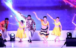 Simran Khan Instagram - Creativity is a habit, and the best creativity is the result of good work habits.
.
.
.
#dance #danceevent #choreographerlife #events #simrankhan #southdance #lovemyteam❤️ #lovemyjob