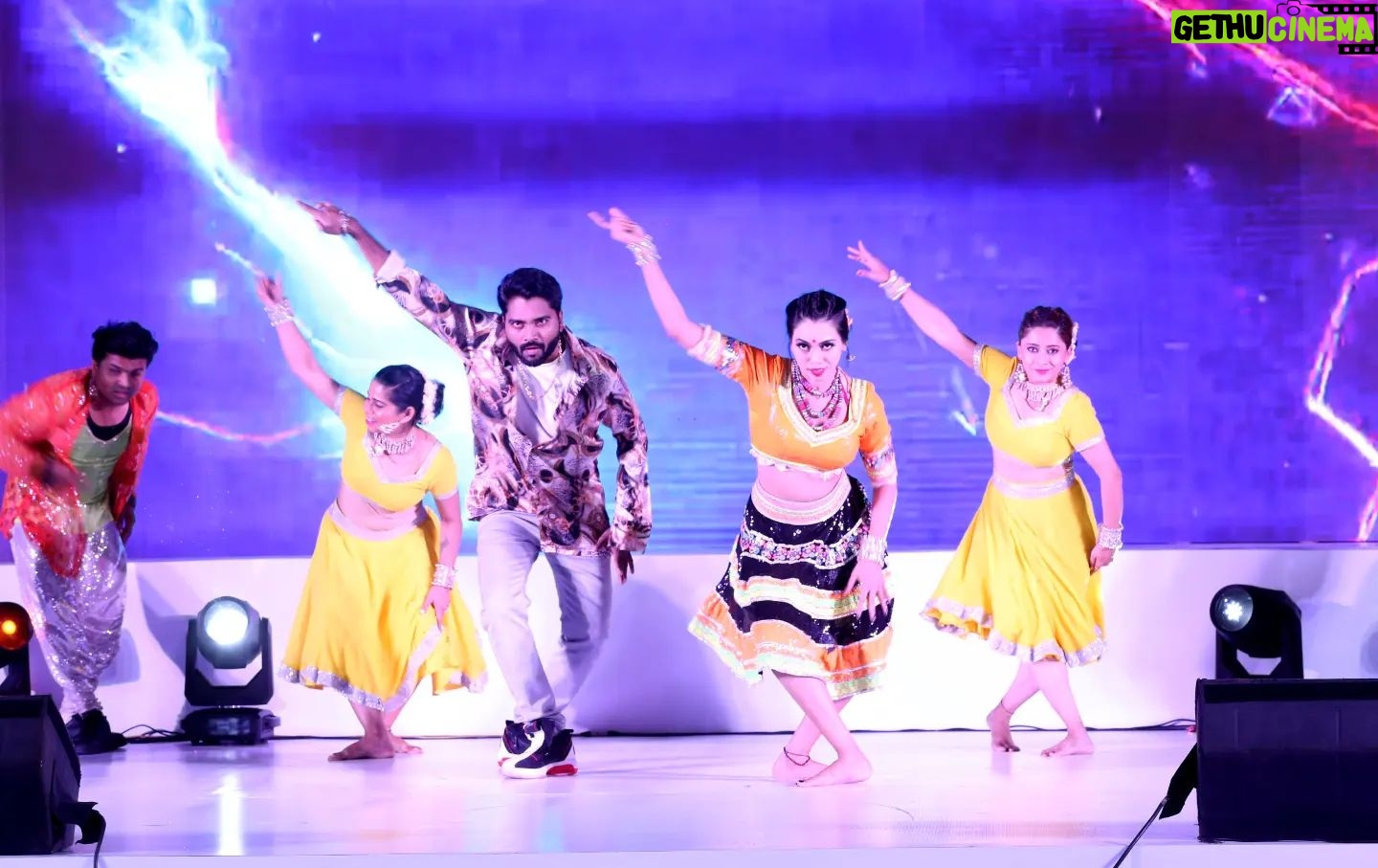 Simran Khan - 1.2K Likes - Creativity is a habit, and the best creativity is the result of good work habits.
.
.
.
#dance #danceevent #choreographerlife #events #simrankhan #southdance #lovemyteam❤️ #lovemyjob