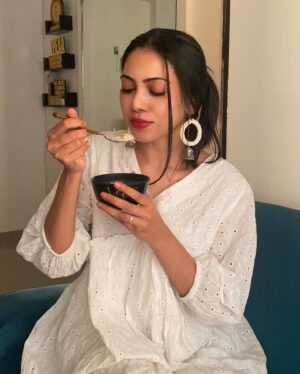 Simran Khan Instagram - Eid ul Fitr 2024✨
Hope the new start after Ramadan will be beautiful ❤️

#eidmubarak #latepost #2024