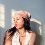 Simran Khan Instagram - Only pouts🤖 . . . . . . . . . . #goldenhour #sunkissed #pictureoftheday #photoshoot #selfcare #instamood #igers