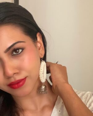 Simran Khan Instagram - Eid ul Fitr 2024✨
Hope the new start after Ramadan will be beautiful ❤️

#eidmubarak #latepost #2024