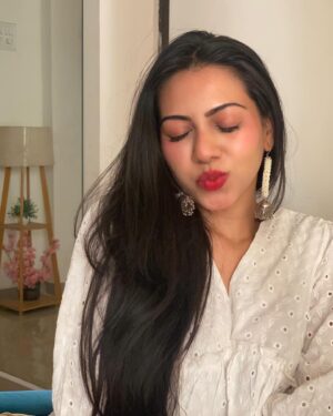 Simran Khan Instagram - Eid ul Fitr 2024✨
Hope the new start after Ramadan will be beautiful ❤️

#eidmubarak #latepost #2024