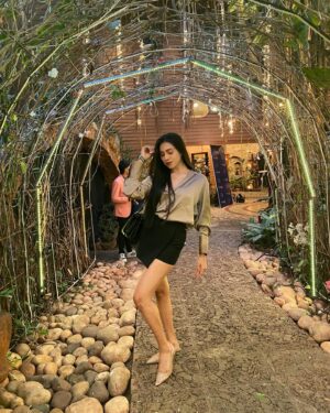 Simran Khan Instagram - Had an amazing experience at the launch party of @magicwinindia

Thank you @magicwinindia for inviting me to such a lovely event.

Swipe to see the fun💃✨