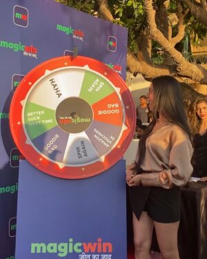 Simran Khan Instagram - Had an amazing experience at the launch party of @magicwinindia

Thank you @magicwinindia for inviting me to such a lovely event.

Swipe to see the fun💃✨