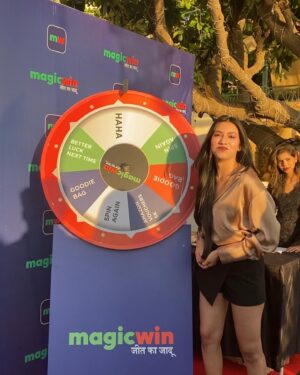 Simran Khan Instagram - Had an amazing experience at the launch party of @magicwinindia

Thank you @magicwinindia for inviting me to such a lovely event.

Swipe to see the fun💃✨