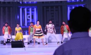 Simran Khan Instagram - Creativity is a habit, and the best creativity is the result of good work habits.
.
.
.
#dance #danceevent #choreographerlife #events #simrankhan #southdance #lovemyteam❤️ #lovemyjob