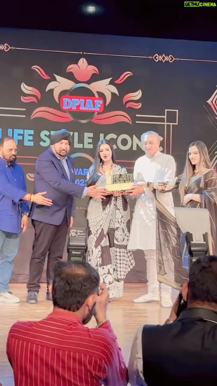 Simran Khan - 2.7K Likes - Patience and Dreams❤️✨
Thankyou @dpiafofficial @kalyanjijanaofficial
Grateful to receive the Award of best actress in Promising role for the movie Ajmer92🙌
.
#reels #dreams #awardee #explorepage