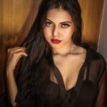 Simran Khan Instagram - Not trying to steal your soul💋 . . . . . . . . . #photooftheday #photography #photoshoot #black #blackoutfit #portraitphotography #portrait #wordsofwisdom #instapost #instafashion #instalove #instaphoto #picture #boldshoot #fashionstyle #styleblogger #styles #actress #simrankhan