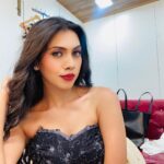 Simran Khan Instagram – Current mindset : Act like the person you  want to become.🧚🏻‍♀️✨

.
.
.
.
#vanity #shoottime #corset #black #wordsofwisdom #live #peace #beyourownboss #upcoming #work #grind #artist #instagood #picoftheday #actress #simrankhan