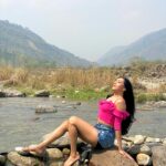 Simran Khan Instagram – Summer Therapy😶‍🌫️

#summer #summervibes #shootlife #photography #behindthescene #photo #photooftheday #pink #sunkissed #bytheriver #siliguri #travel #travelphotography #instagood #instadaily #igers