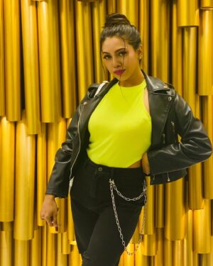 Simran Khan Instagram - How can you miss the first day first show of Pathan if you are Srk fan❤️
#pathan 
Outfit : @urbanic_in 
Jacket : @zara 
.
.
.
.
.
.
#firstshow #movie #pathan #srk #movietime #fashionstyle #review #action #bollywood #instalove #ootd #instagood #actress #simrankhan