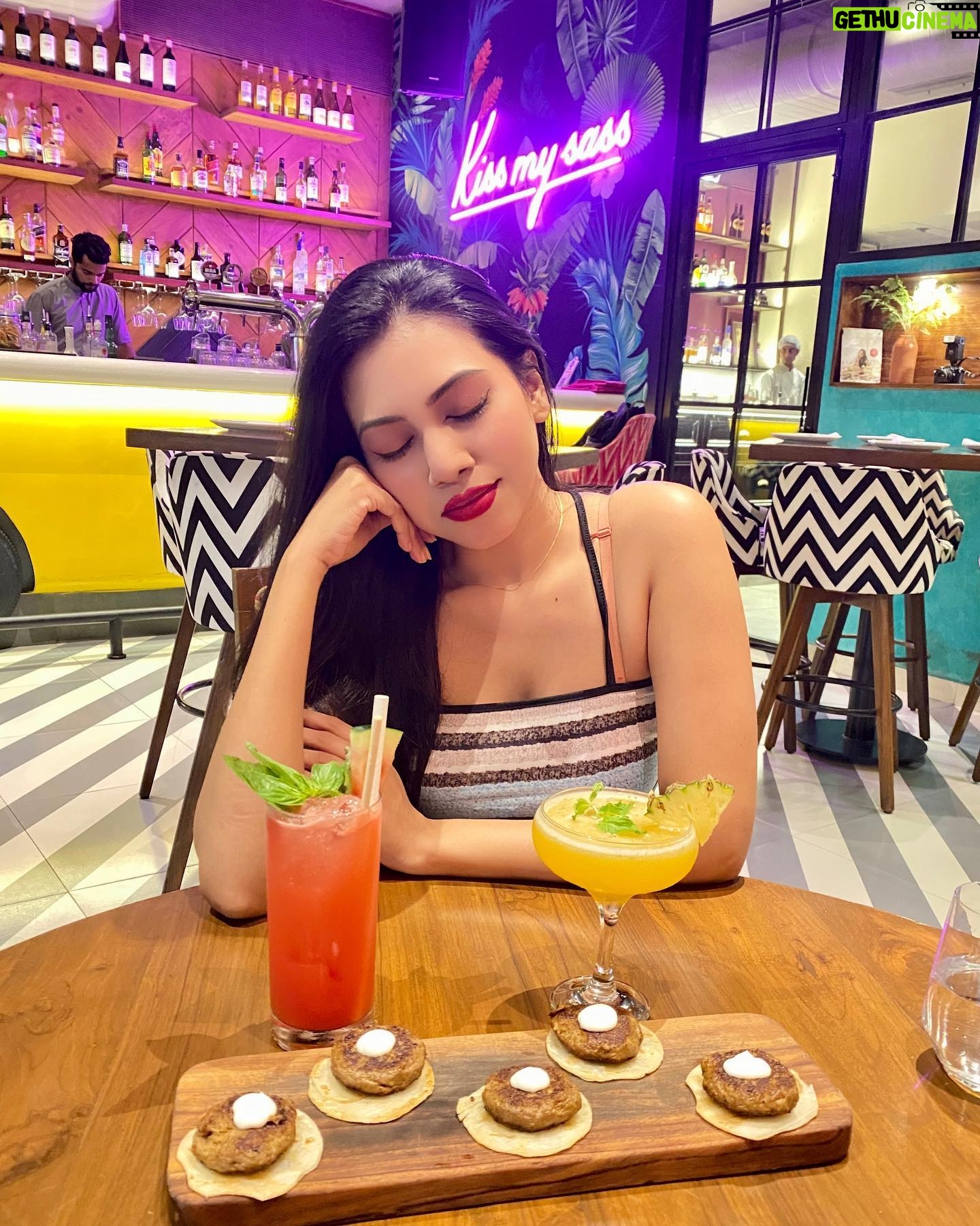 Simran Khan Instagram - Good time , Great taste! The delicious food you can ever think of. Thankyou @thesassyspoon @rainmakerconsults for hosting me. The perfect lunch in a perfect ambience is all you need. . #foodvibesonly . . . . @thesassyspoon @rainmakerconsults #Indianmenupopup #Saffronmenu #Sassypowai #indianmenu #newmenu #foodie #foodphotography #foodstagram #instagood #instamood #food #instafood