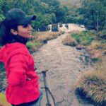 Sindhu Lokanath Instagram - Holaaaaa🤗 . #kotiabbeyfalls #somvarpet #coorgdiaries #madikeri #monsoon #waterfalls #rains #coorg