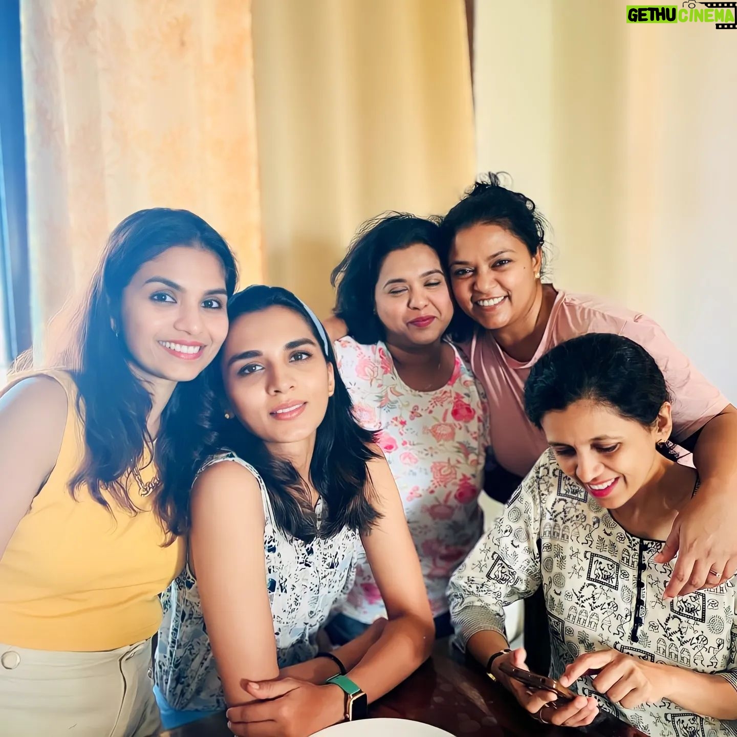 Sindhu Lokanath Instagram - Happy Gallentines day my crazy gal pals❤️ Cheers to 20yrs and life long fraandsheep🤗