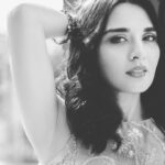 Sindhu Lokanath Instagram - 💁🏻 @urbanpixelites . #shootdiaries #bangalore #modeling #photography #photoshoots #designerwear #shreevaraadesignstudio #theshirestudio #actor