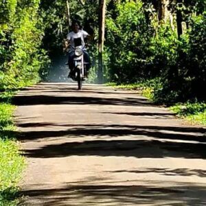 Sindhu Lokanath Instagram - Feels Retrrrrooooooo 🏍️
.
#coorgdiaries #yamaha #bikelover #yamaharx100