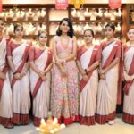 Sindhu Lokanath Instagram - Hello there.... . #muliyajewels #jewellerylover #jewellerydesign #shopping #muliyachinnotsava #gold #girlsbestfriend #goldlovers #goldshopping #goldisforever