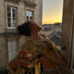 Sindy Michelle Claudia Auvity Instagram - Unposted de mon anniversaire, ca parfait déjà si loin. Ce soir la avec Hanna et Julia on a faillit s’embrouiller a trois reprises, j’ai de quoi faire une sacrée story time. Mon ✨anniversaire de l’enfer✨. Ca y’est on est mi novembre c’est le moment de s’accrocher et de mettre une balayette laser à la dépression saisonnière. Vous vous accrochez à quoi quand vous en avez besoin ? Moi mes proches, et j’ai besoin de calme. Ma famille mes amis de la bonne musique et la paix dans le monde 🤍