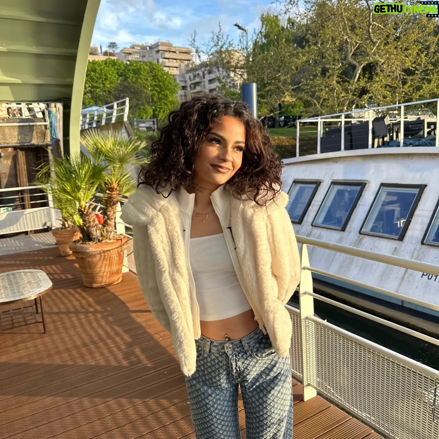 Sindy Michelle Claudia Auvity Instagram - Elle est sortie de sa groooootte 🥰