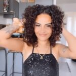 Sindy Michelle Claudia Auvity Instagram - WET to DRY ♥️ Ma jolie @kenzablkn est passée par la, trop heureuse regardez le résultat wesh !! Après des années de lisseur impossible pour moi d’imaginer retourner en arrière, hâte de les avoir jusqu’aux fesses ♥️
