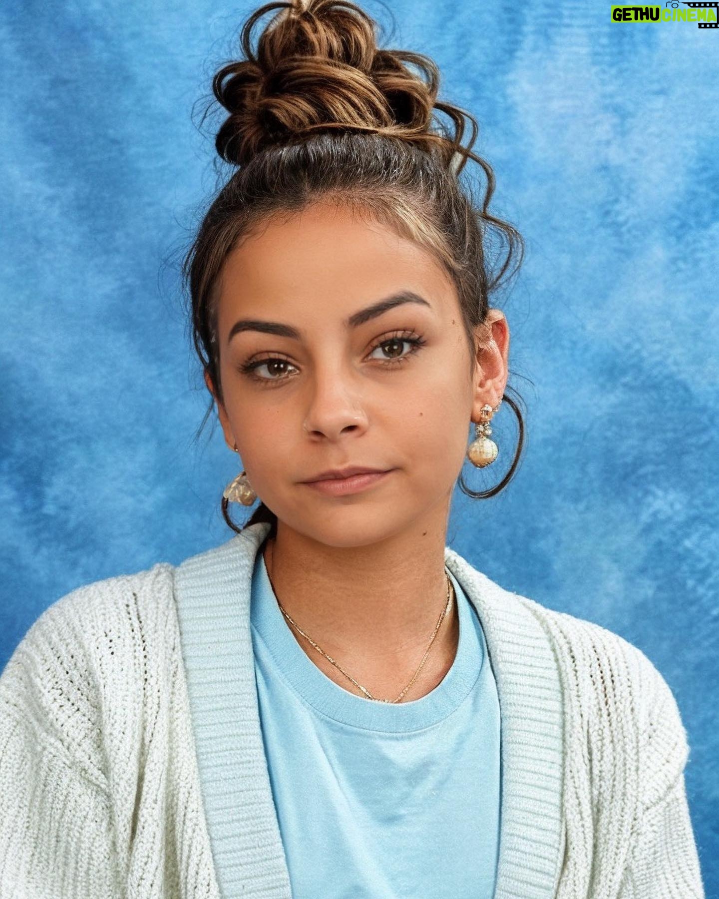 Sindy Michelle Claudia Auvity Instagram - 6 euros les photos elles ont totalement intérêt à stat 😭