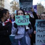 Sindy Michelle Claudia Auvity Instagram - Jour J - manifestation de lutte contre les violences faites aux femmes. Extrêmement fière et émue d’avoir pu avoir notre premier cortège, à l’année prochaine. 🧡💙 Mon ami @benjoyf a la prod’ 🤍