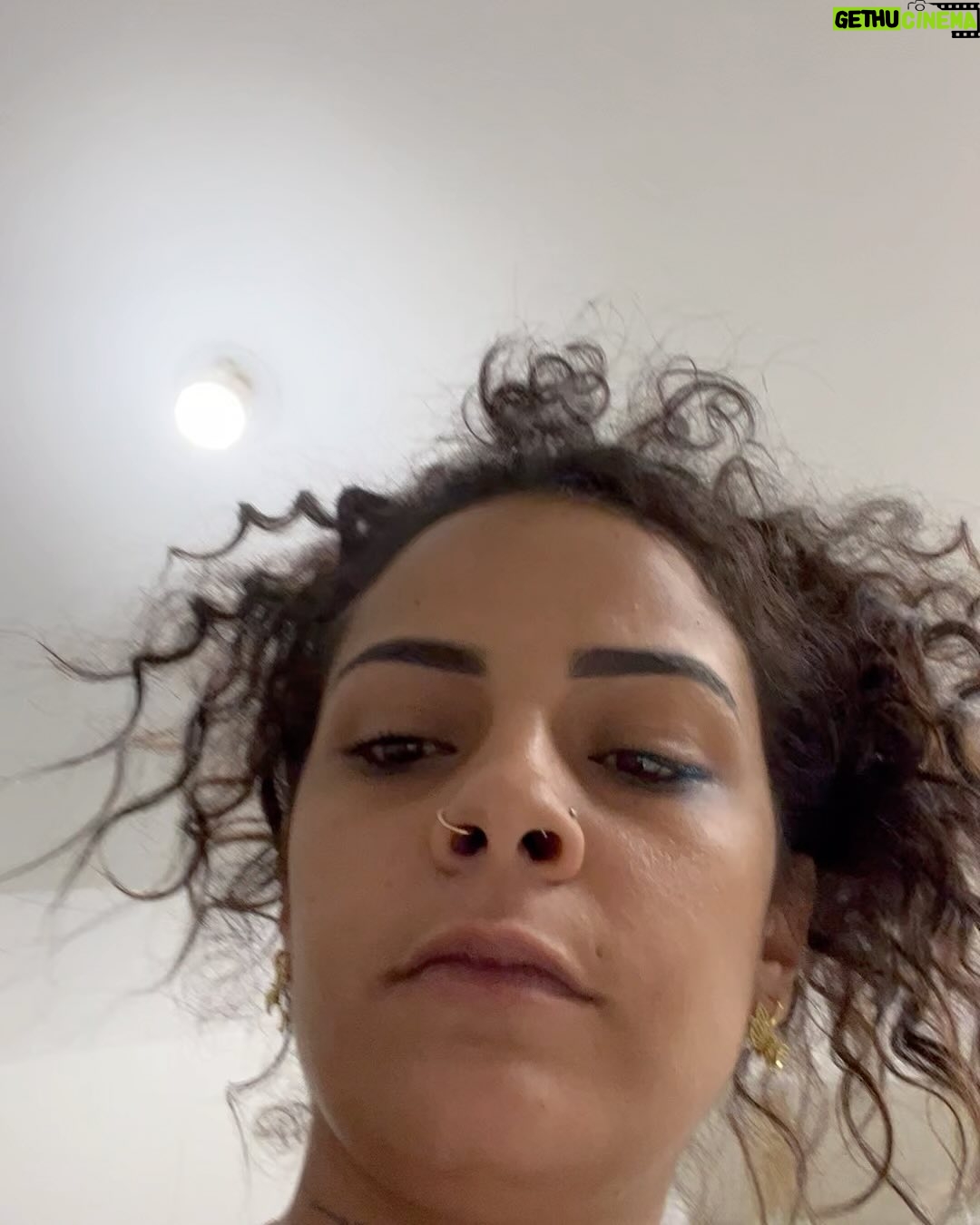 Sindy Michelle Claudia Auvity Instagram - On clôture l’été et plus particulièrement septembre avec ce petit dump, ravie d’avoir pu aller faire un bisou à ma famille à bordeaux, j’ai réussi ma rentrée alors que j’avais mega peur de la rechute. Je me sens installée dans une nouvelle ère de ma vie ou j’ai plus vraiment peur de grand chose, juste une folle folle envie de vivre et d’être heureuse ❤️ Et vous ?? Septembre sur 10 ?
