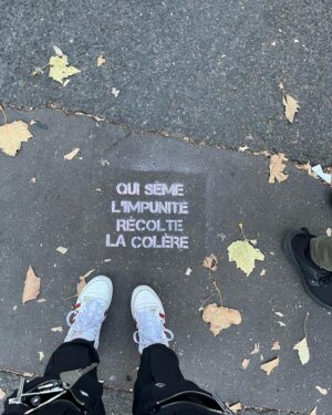 Sindy Michelle Claudia Auvity Instagram - Jour J - manifestation de lutte contre les violences faites aux femmes. Extrêmement fière et émue d’avoir pu avoir notre premier cortège, à l’année prochaine. 🧡💙
Mon ami @benjoyf a la prod’ 🤍