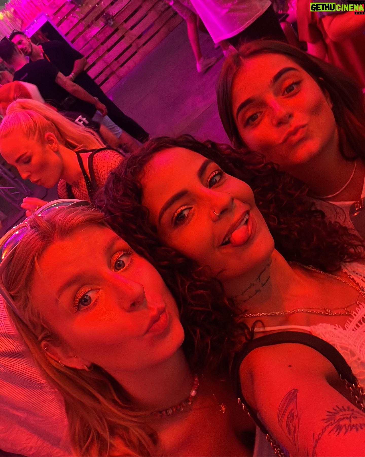 Sindy Michelle Claudia Auvity Instagram - Im going to glow up one more time trust me, i got magical foresight 🫧