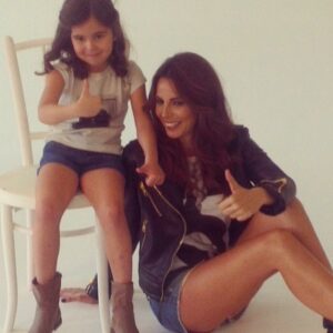 Sinem Güven Instagram - #tbt2013 @xo.defne nin çocuk işçi olarak çalıştırıldığı yıllar 😜👧🏻❤️