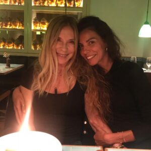 Sinem Güven Instagram - Hepi dört dey lav 😜🙏🏼❤️😘