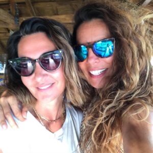 Sinem Güven Instagram - Çocuklarımızı aldık evimize geldik çok şükür 🙏🏼❤️👯‍♀️👯‍♀️