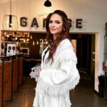 Sinem Öztürk Instagram - Nermin is loading 🙃 Beni prömiyerimize hazırlayan @garagehairrepairstudio sizi seviyorum 🌸🤍