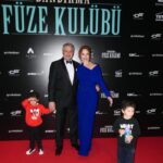 Sinem Öztürk Instagram – Canım annemizin yanımızda olmadığı ilk galamızdı..O bu filmi çok sevmişti..Biricik eşim filmimizi güzel anacığıma ithaf etti..🙏🏻Kalbimizde, aklımızda her anımızda hissediyoruz güzel meleğimi..🤍