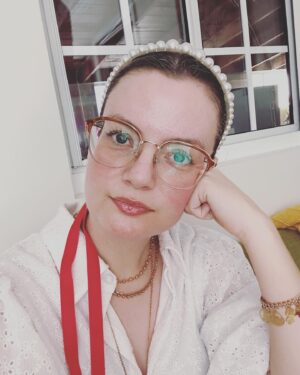 Siobhan Thompson Instagram - Merry Christmas to everyone except me yesterday who left a light on in her car so now I have to wait for the battery to charge. Hate that bitch
