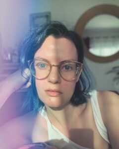 Actress Siobhan Thompson HD Instagram Photos and Wallpapers November 2020