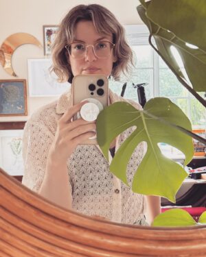 Siobhan Thompson Instagram - Having an absolutely incredible hair day but also a sore throat so I can show anyone in real life smdh