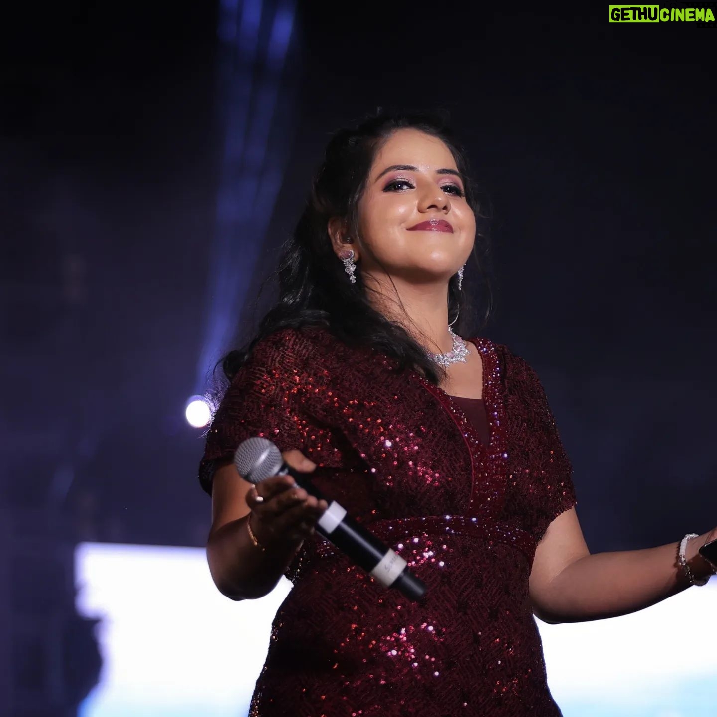 Sireesha Bhagavatula Instagram - SINGER SRIEESHA MAKEOVER DONE BY @HARINI_MUAH ******************** SPECIAL THANKS TO @djkalzz @kalzzs_klickz @avl_protech ********************* THANKS TO @hilltop_photography_ooty ******************** STUNNING CAPTURE BY @anbulla_arun ****************** BRAIDY BUNCH MAKEUP STUDIO ********************* VIJAYANTONY CONCERT ******************* MADURAI **************** #celebritymakeover #supersinger #vijaytv #vijayantonyconcert #salemartist