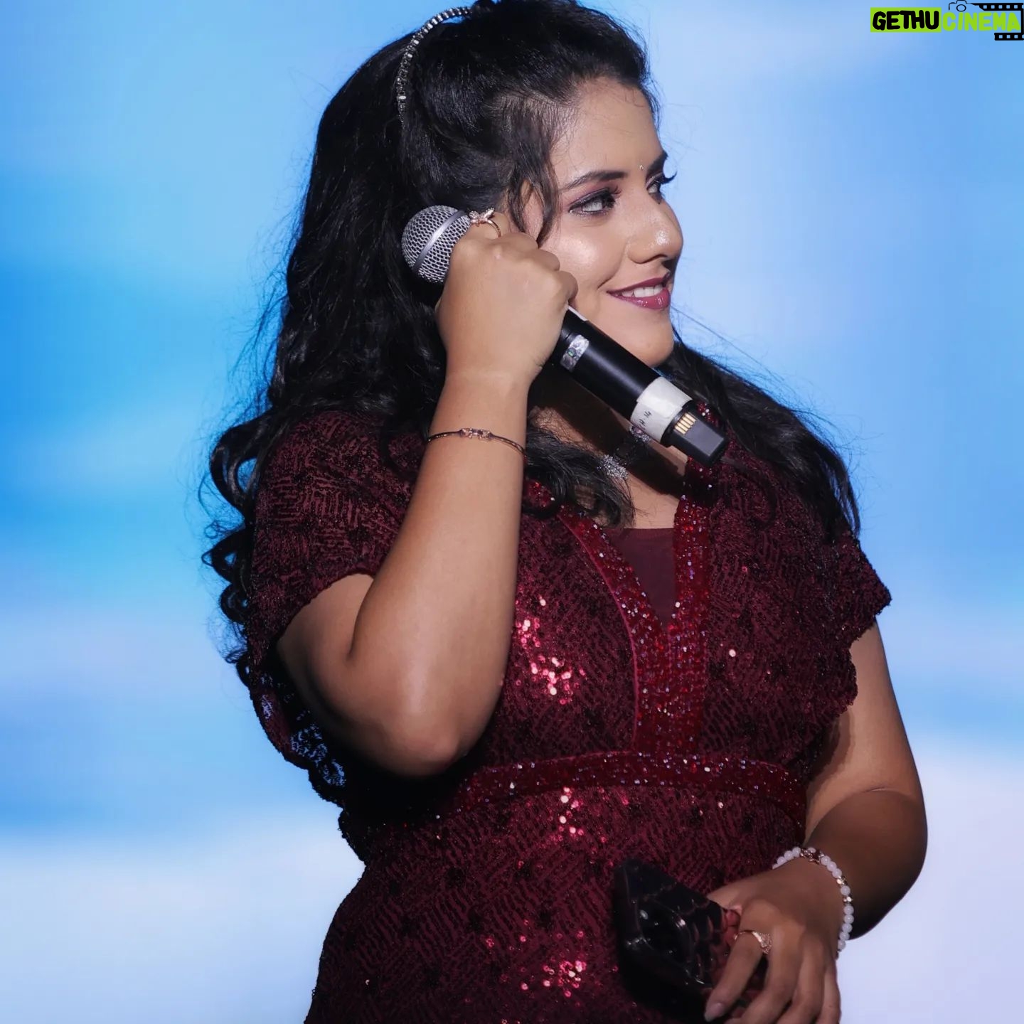 Sireesha Bhagavatula Instagram - SINGER SRIEESHA MAKEOVER DONE BY @HARINI_MUAH ******************** SPECIAL THANKS TO @djkalzz @kalzzs_klickz @avl_protech ********************* THANKS TO @hilltop_photography_ooty ******************** STUNNING CAPTURE BY @anbulla_arun ****************** BRAIDY BUNCH MAKEUP STUDIO ********************* VIJAYANTONY CONCERT ******************* MADURAI **************** #celebritymakeover #supersinger #vijaytv #vijayantonyconcert #salemartist